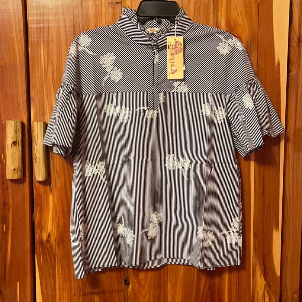 Women’s blouse shirt Aryeh size large new!